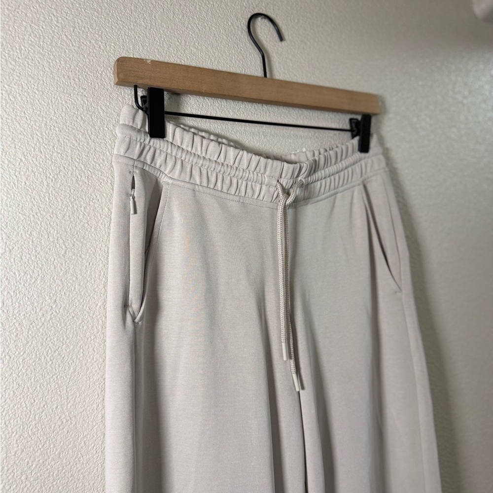 Athleta Seasoft Mid Rise Straight Crop Pants Small - Picture 5 of 8